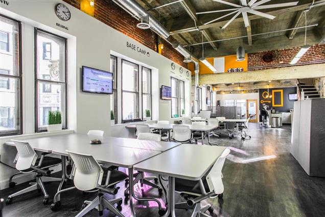 Benjamin&amp;apos;s Desk - 1701 Walnut